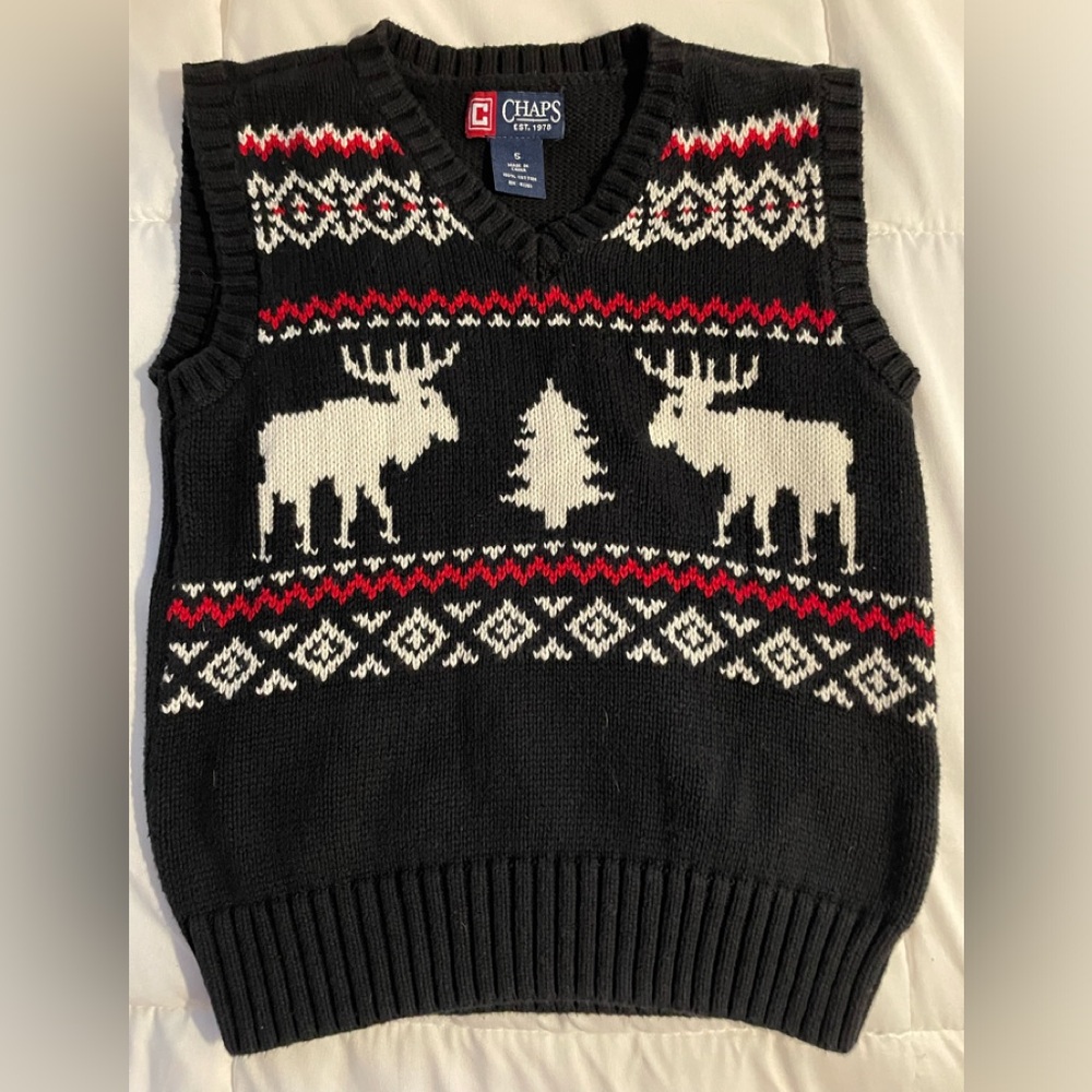 Chaps boys’ size 5 black knit vest w/reindeer